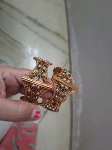 Exquisite balika vadhu Bangle Set