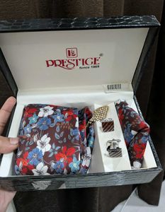 Prestige Tie, Pocket Square & Cufflinks Set