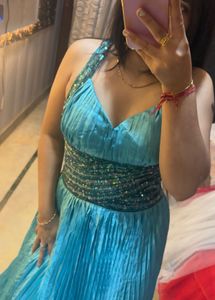 Stunning Blue Sequin Gown❤️🎀