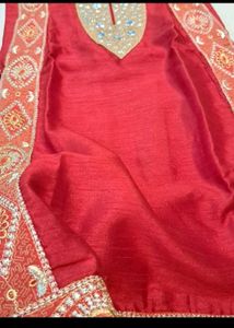 Mirror Silk Kurta Set With Embroidery