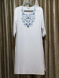 Aesthetic White Embroidered Kurta