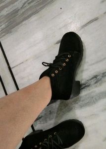New Scude Black Boots