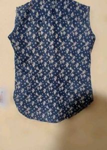 Chic Blue Floral Sleeveless Shirt