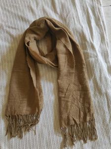 Cozy wool Scarf with Fringe