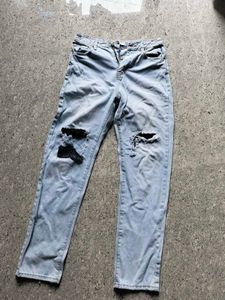 Light Wash Ripped Jeans