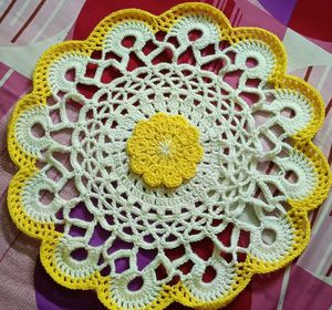 White and Yellow Doily/Thalposh