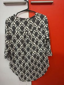 Stylish Black &amp; White Printed Tunic Top