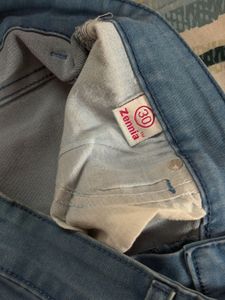 Women’s light Wash Cropped Denim Jeans
