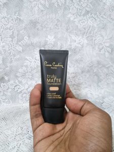 Pierre Cardin Truly Matte Foundation