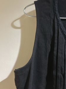 sleeveless black T shirt