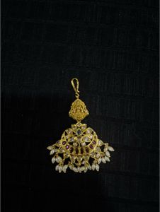 Exquisite Gold Maang Tikka with Pearls