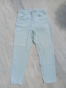 Light Wash Relaxed Fit Jeans