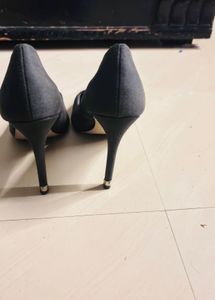 Beautiful Blacks Heels