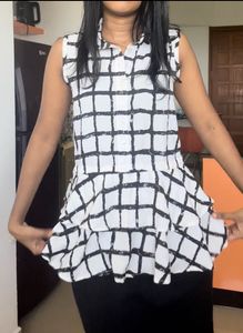 Chic Sleeveless Black and White Checkered Peplum T