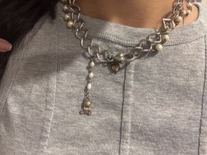 chic silver necklace