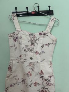Cute floral corset-style mini dress 👗