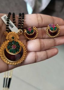 Elegant Red Stone Pendant Set
