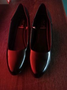 Stregus Classic Black Pumps - Size 39