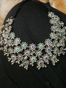 Beautiful Choker Set With Earrings