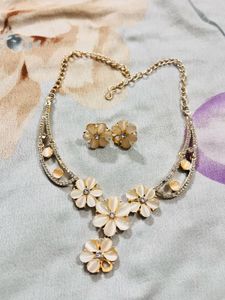Elegant Floral Necklace & Earring Set