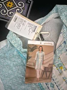 Elegant Blue &amp; White Short Kurta