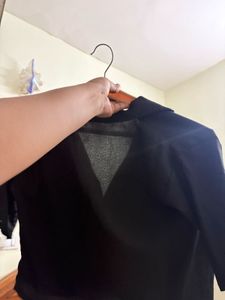 Chic Black Collared Crop Top