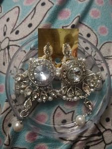 SET OF TWO AD EARRINGS
