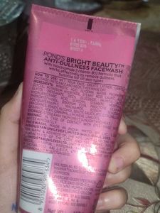 Pond's Bright Beauty Facewash