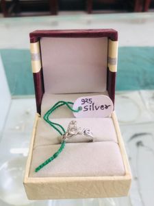 Pure 925 Silver Ladies Ring (wt:2.450g)