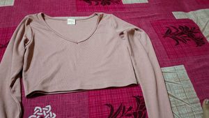 Ribbed V-Neck Cropped Long Sleeve (size L)