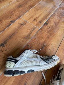NIKE Vomero Zoom 5 Off White