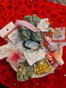 Gift hampers under 399