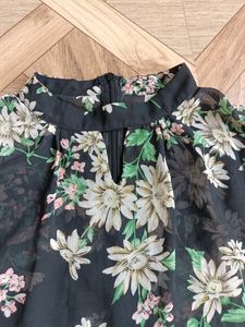Black Top Flower Printed With Matching Scrunchie