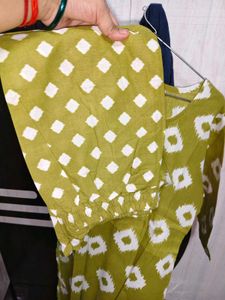 Green Printed Kurta with Embellished Neckline