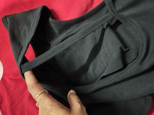 Chic Black Cropped Cap Sleeve Top