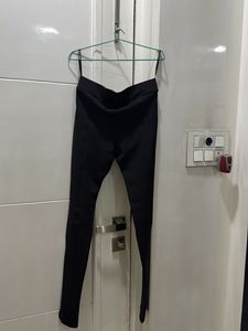 Chic Black Leggings with Gold Zippers