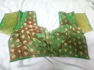 🤩Embellished Silk Blend Saree🤩