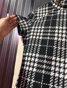 Chic Plaid Crop Top &amp; Skirt Set