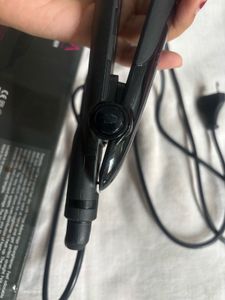 Vega hair straightener