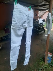 Women's White Skinny Look Bleached Stretchable Jeans