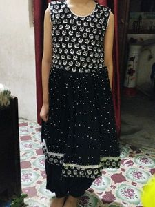 Chic Black &amp; White Sleeveless Ethnic Dress