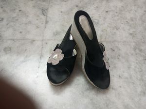 Beautiful Black And Grey Flower Design Wadges😍👌