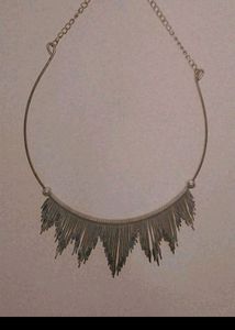 2️⃣ Necklace