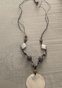 Boho Chic Shell Pendant Necklace