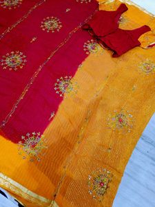🇳🇿💫🎀 Y2K Elegant Red Embroidered Saree