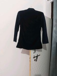 Men's Embroidered Kurta