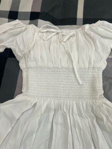 size (M) Chic White Smocked Puff Sleeve Top