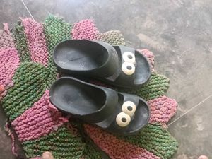 Cute Black Slip-on Slippers