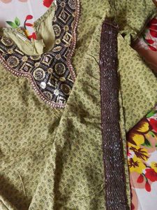 Designer Embellished Short Kurta 🍀🧡