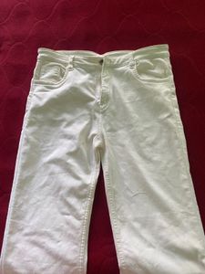 White High-Waist Jeans